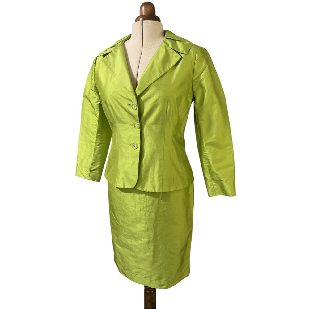 Flores & Flores Silk Suit Size 10 Chartreuse Green Lightweight Excellent Condion